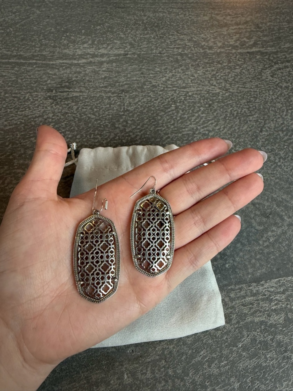 Kendra Scott Elle Drop Earrings - Picture 5 of 6